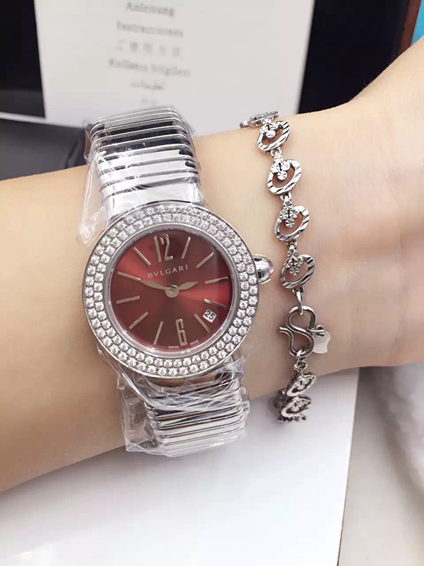 ブルガリ時計正面デザイン